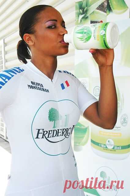 Оливия Монтобан, тройной призер чемпионата Франции в 2013 году и является членом команды велоспорта Франции