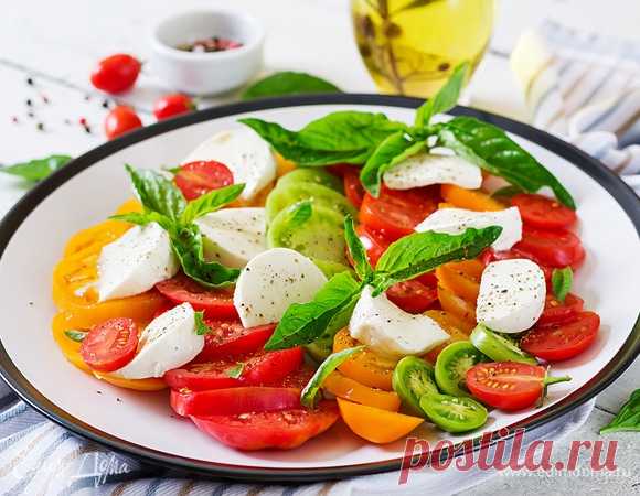 Лето красное: 7 вкусных салатов из помидоров