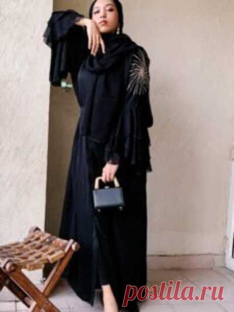 The Allure of Veiled Abayas: 2024’s Fashion Staples