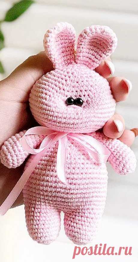 PDF Зайка Зефирка крючком. FREE crochet pattern; Аmigurumi doll patterns. Амигуруми схемы и описания на русском. Вязаные игрушки и поделки своими руками #amimore - Заяц, зайчик, зайка, кролик.