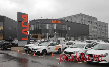 Глава АвтоВАЗа рассказал, насколько подорожают Lada в мае. АвтоВАЗ не повышал цены с прошлой осени. В этом месяце стоимость автомобилей поднимут в том числе в связи с ростом себестоимости производства
