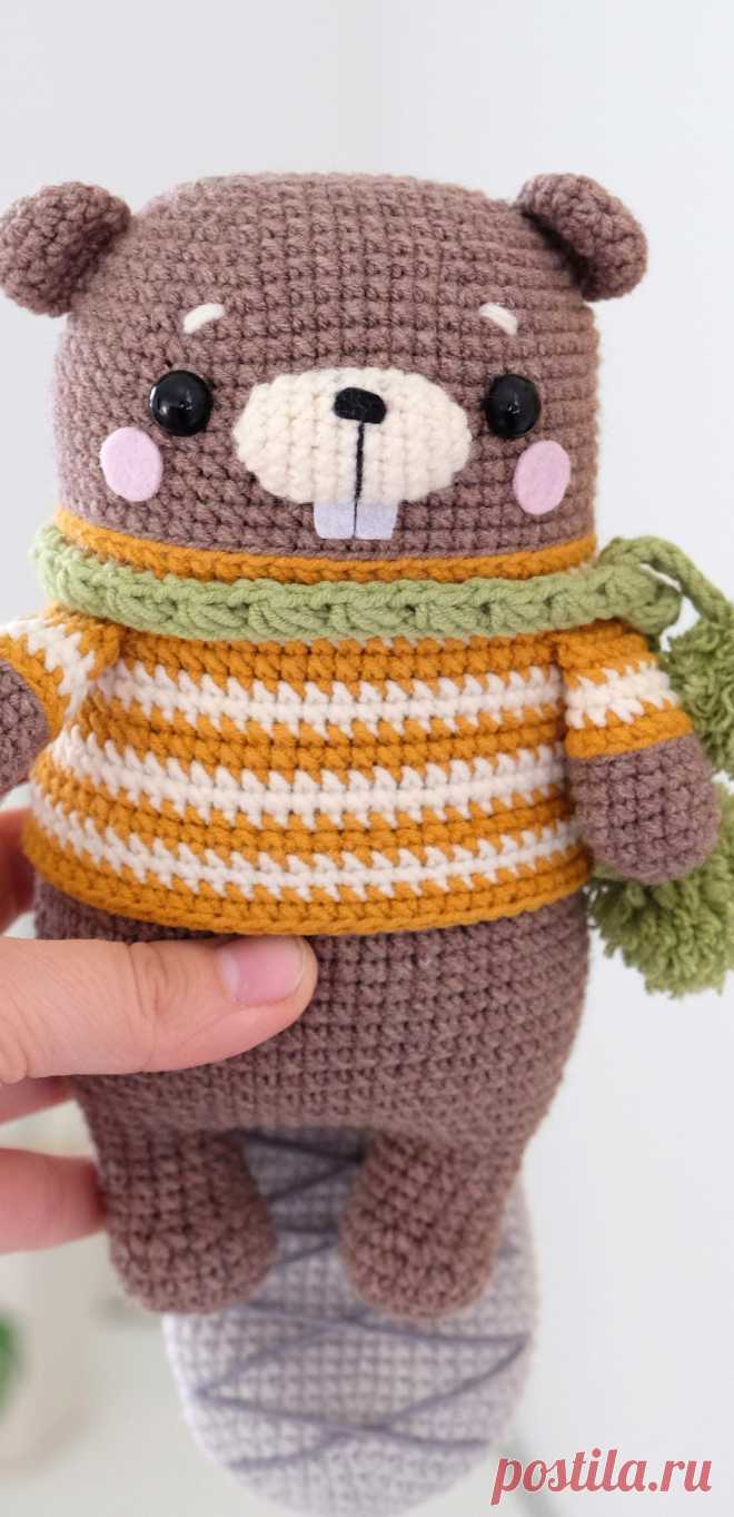 PDF Бобрик крючком. FREE crochet pattern; Аmigurumi animal patterns. Амигуруми схемы и описания на русском. Вязаные игрушки и поделки своими руками #amimore - бобёр с шарфиком, бобр, бобрик.