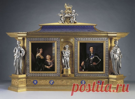 Антикварная мебель 18-19 века из замков английской королевы Виктории с росписью на фарфоре.