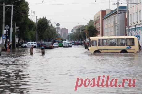 Ливень в Могилеве: серьезный потоп в центре города - спасатели могут работать до утра