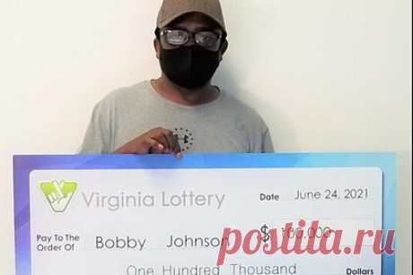 Мужчина дважды выиграл в лотерею семь миллионов рублей и назвал счастливые числа. Бобби Джонсон из города Чесапик, штат Виргиния, второй раз сорвал джекпот благодаря одним и тем же числам, которые он вписывал в лотерейные билеты. Оба выигрыша составили 100 тысяч долларов. Счастливый победитель планирует потратить деньги на свою семью и обеспечить родных всем необходимым.