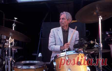 Умер барабанщик The Rolling Stones Чарли Уоттс. Он умер на 81-м году жизни