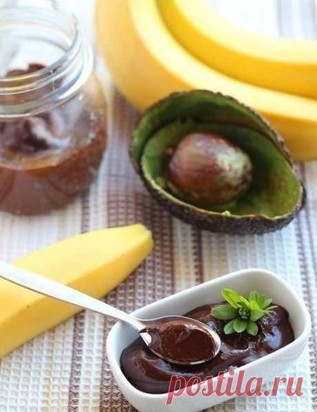 ​Шоколадный крем из банана и авокадо