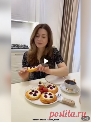 Полезные ватрушки на завтрак!

Рецепт простой, а результат вкусный!

Для самих ватрушек:

-Творог в брикете 5% - 360 гр.
-Яйцо- 1 шт.
-Мука рисовая или ржаная - 30 гр.
-Подсластить по вкусу - можно мед, 1 ч.л. сахара или сахарная пудра.
-Ванилин.
Для начинки:
-Мягкий творог 5% - 100 гр.
-Белок 1 яйца.
-Мука рисовая или ржаная - 10 гр.
-Подсластить по вкусу.