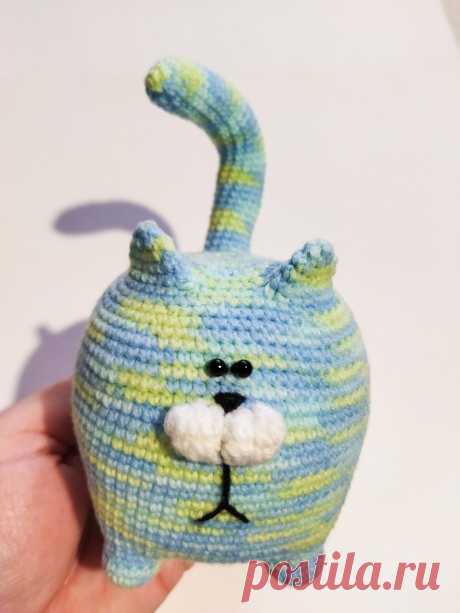 PDF Толстый котик крючком. FREE crochet pattern; Аmigurumi toy patterns. Амигуруми схемы и описания на русском. Вязаные игрушки и поделки своими руками #amimore - маленький котик, котёнок, кот, кошечка, кошка.