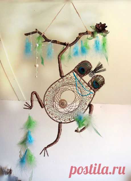 Frog Dream Catcher Animal Dream Catcher Bohemian Dream Catcher Native American Dream wall decor Boho Wall Decor Hippie wall hanging Children Handmade dream catcher- charm frog dream catcher is an amazing choice for your bedroom. It is very charming, as brown color gives the dream catcher calming feel. It is made to look like an frog so it sure is something different! Real branch is used for this dream catcher so every