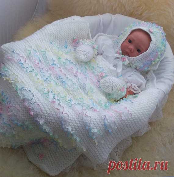 Baby Knitting Pattern - Girls Lace Pram Blanket, Baby Hat & Mittens - Easy Knit Baby Afghan -  Download PDF Knitting Pattern PDF DOWNLOAD KNITTING PATTERN  PLEASE NOTE: This is a set of instructions, not the physical object.  This sale is for the PDF knitting pattern #41 ( © Precious Newborn Knits Ref: JH41)  A lovely easy to knit pattern to create this luxurious baby girls lace pram blanket, bonnet & mittens  You will receive instructions to knit all of the above. Sized t...