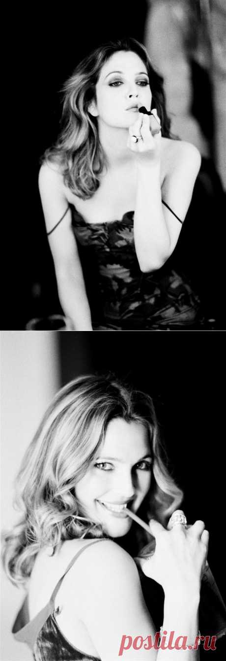 Дрю Бэрримор (Drew Barrymore) в фотосессии Эллен фон Унверт (Ellen von Unwerth).