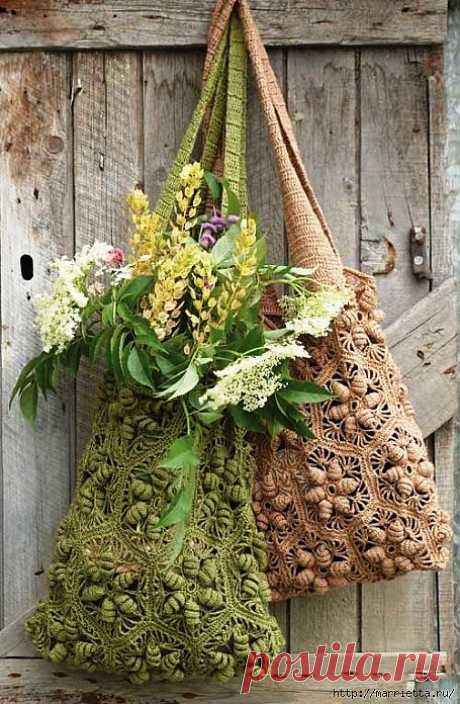 Очень красивая сумочка Авоська с объемными цветами.