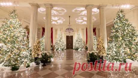 Рождество в Белом Доме !!!!!!!!!!!!!
Идея украшать Белый дом впервые пришла в голову Жаклин Кеннеди в 1961 году. Благодаря ей в резиденции была установлена большая елка по мотивам знаменитого балета &quot;Щелкунчик&quot;.
