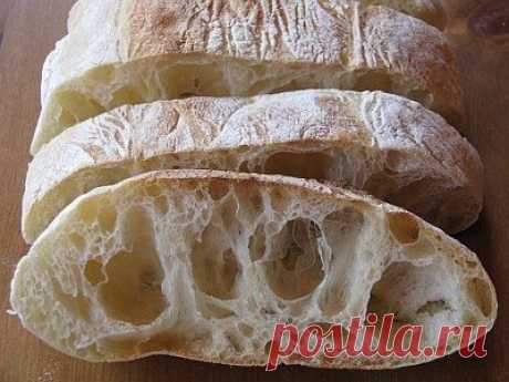Чиабатта- рецепт приготовления итальянского хлеба

Чиабатта – это итальянский хлеб с хрустящей корочкой, воздушной мякотью и характерными большими дырками. Родившись в самой маленькой провинции Италии Лигурии, сегодня чиабатта приобрела поистине всемирную известность. Приготовить чиабатту несложно, но нужно знать некоторые тонкости, которыми я и хотела бы с вами поделиться.

Существует несколько методов и множество рецептов чиабатты. Предлагаемый мной вариант приготовления...