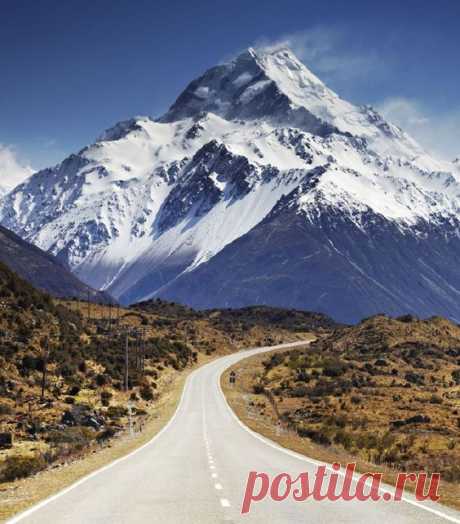 'The approach to Aoraki Mount Cook, New Zealand's highest mountain and part of the Southern Alps range, is one of the most spectacular drives in New Zealand - and that's saying a lot'. Read more in 'A Return to Middle Earth', Lonely Planet Traveller, January 2013    Photo by Matt Munro https://www.lonelyplanet.com/magazine  |  Pinterest