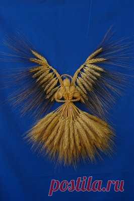 The Guardian Angel - Tories Wheat Weaving  No matter your faith this angel is special, She has been wired to the top of Christmas trees, Framed and placed in important places just like your home.

 

This Angel is the giver of many blessings.  Among those are protection from harm, rest for the weary and a helping hand to make it through those trying times.  When Light shines through the Crystal, she sprinkles the Blessings of Comfort and Hope.