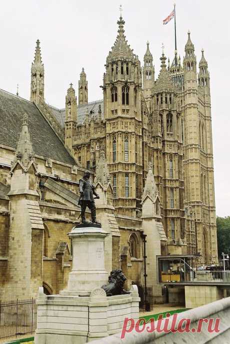The Houses of Parliament London UK | travel- London...England
