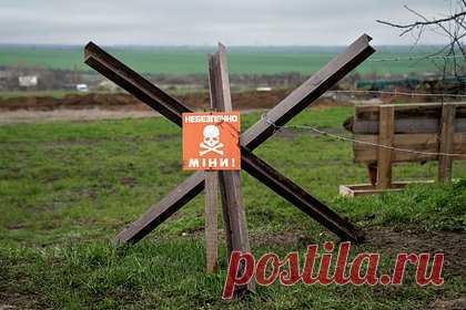 Доброволец заявил об использовании ВСУ пленных для разминирования. Вооруженные силы Украины (ВСУ) используют пленных для разминирования территорий на запорожском направлении. Об этом сообщил российский доброволец с позывным «Топаз». «Чтобы мы впереди шли и если вдруг взорвался кто-то, то взорвался я и сзади который за мной идет второй пленный», — пояснил он.