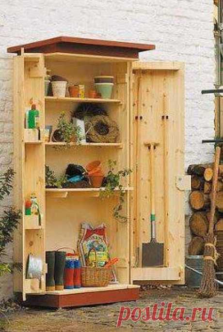 Шкаф для садово-огородного инвентаря.