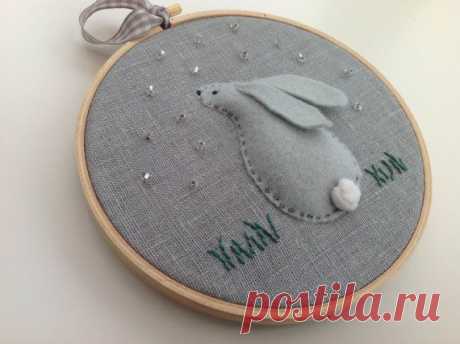 Embroidery Hoop Art. Gray Felt Rabbit Picture. Nursery Decor D5C