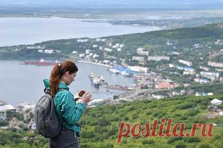 В российском регионе за сутки произошло три землетрясения. На Камчатке за сутки произошло три землетрясения. Об этом сообщается на сайте краевого управления МЧС. Сначала подземные толчки ощущались в Камчатском заливе, их магнитуда составила 5,2. Затем землетрясение магнитудой 3,9 произошло в 177 километрах восточнее Усть-Камчатска. Эпицентр толчков находился в Тихом океане.