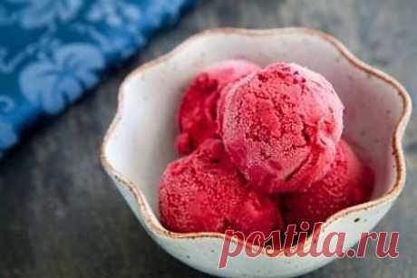 Домашнее мороженное из ягод и йогурта