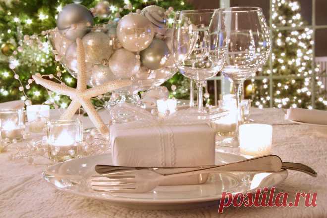 Dining Room : Elegant Christmas Centerpiece Decoration Ideas - Make Simple Christmas Table Decorations bookcase christmas decorating ideas, christmas table decorations centerpieces, Christmas Table Decorations, how to make christmas ornaments easy christmas decorations to make, christmas easy table decoration