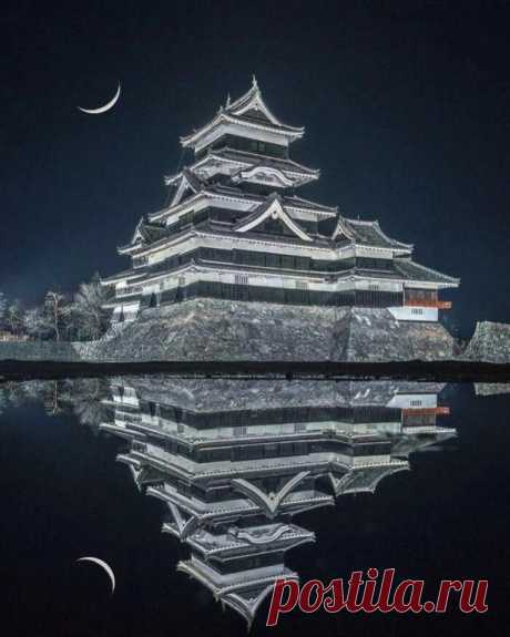 Замок Мацумото, Мацумото, Япония
Дата постройки: 1593-1594 годах