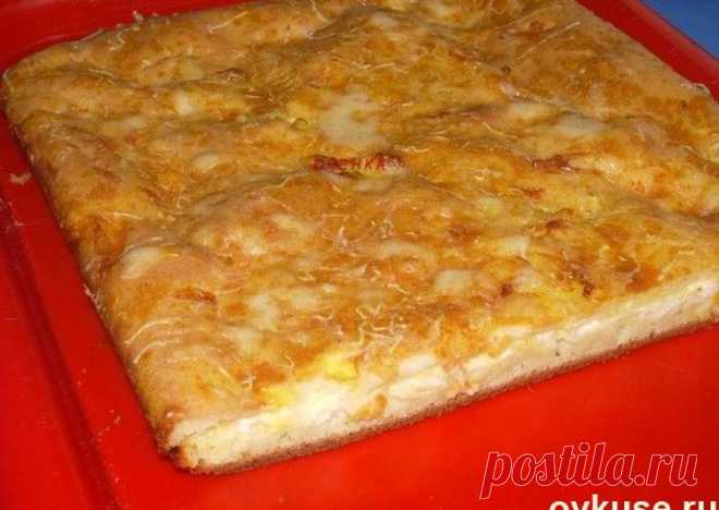 Заливной пирог с сыром - классный перекус мез мороки - be1issimo.ru Один из любимых пирогов, который готовила еще моя бабушка,— это наливной пирог с сыром. Вкус у этого пирога просто необыкновенный. Это один из моих любимых рецептов, который я храню уже очень много лет и балую этой вкуснятиной своих родных. Ингредиенты: 1,5 стакана муки, 1,5 стакана сметаны, 3 яйца, 3 ст.л. растительного масла, соль по вкусу, […]