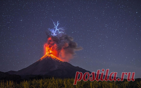 What a pa-lava! Designer captures moment lighting bolt clashes with erupting volcano!