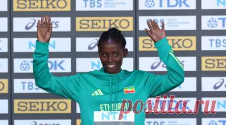 Эфиопская легкоатлетка Вельтеджи установила мировой рекорд на ЧМ по бегу на шоссе. Эфиопская легкоатлетка Дирибе Вельтеджи поставила мировой рекорд на дистанции в милю на чемпионате мира по бегу на шоссе. Читать далее