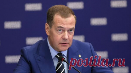 Медведев назвал Байдена бесполезным старикашкой в маразме