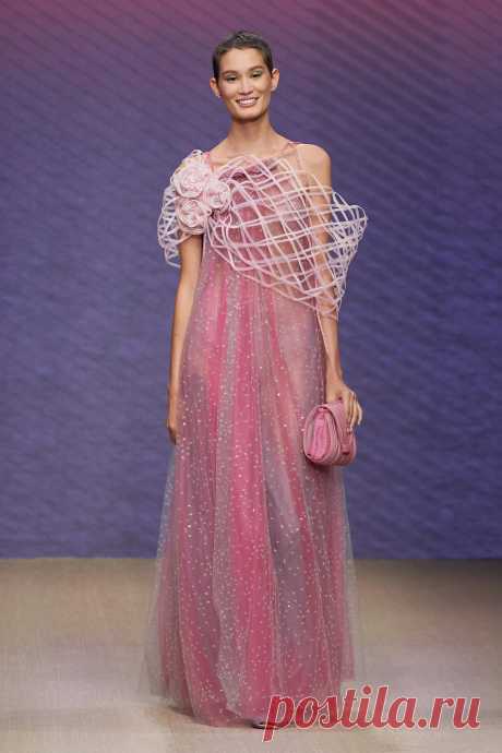Giorgio Armani Spring 2022 Ready-to-Wear Collection | Vogue