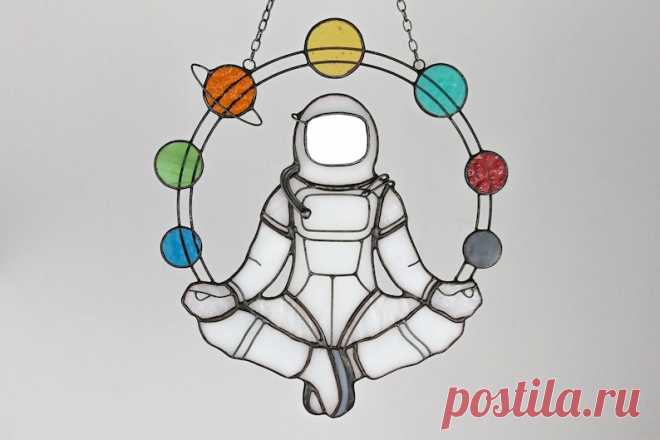 Astronauta en planetas Espacio Yoga Vidrieras Sun Catcher Panel Suncatcher Galaxy Home House Decor Ventana Decoración de la pared Cosmos Art Living - Etsy Chile