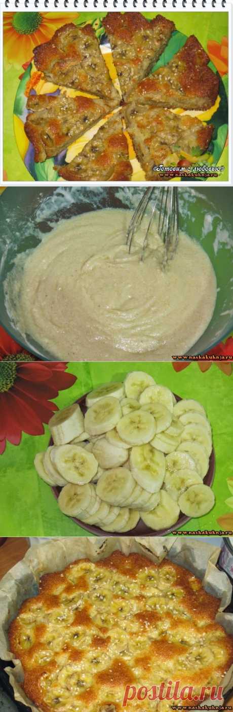 Банановая шарлотка с кунжутными семенами