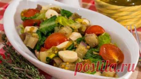 Салат с баклажанами, помидорами и моцареллой | Четыре вкуса