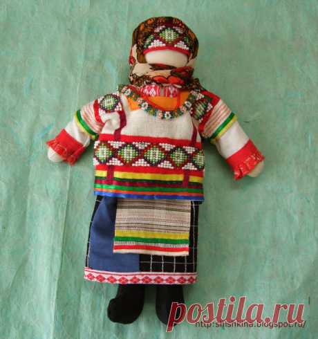 кукла в традиционном костюме Пензы