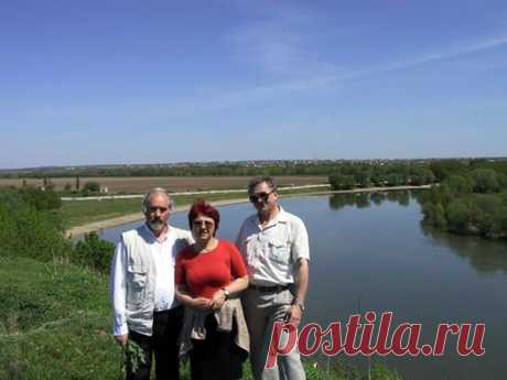 Атанас Стоев с супругой Юлианой в Бендерской крепости с видом на Днестр и село Парканы