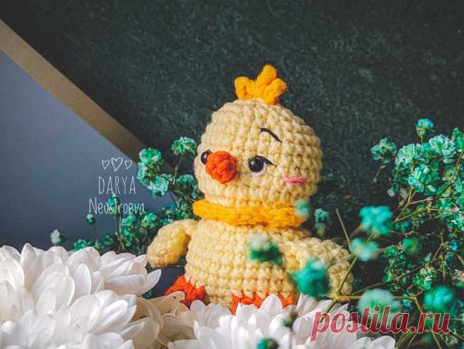 PDF Малыш Цыплёнок крючком. FREE crochet pattern; Аmigurumi toy patterns. Амигуруми схемы и описания на русском. Вязаные игрушки и поделки своими руками #amimore - маленький цыпленок из обычной пряжи, вязаные цыплята к Пасхе.