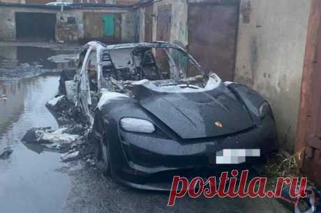 Неизвестный украл сейф с деньгами и угнал Porsche Taycan в Новой Москве. Позже сожженный электромобиль нашли в городе Московский.