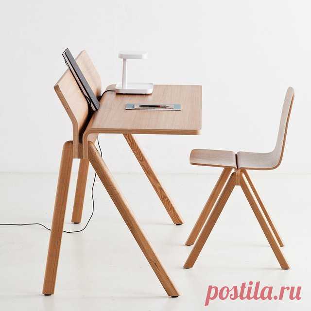 Fancy | Molded Plywood Desk CPH190
