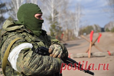 Российские артиллеристы сорвали атаку ВСУ на южнодонецком направлении. Артиллеристы группировки «Восток» уничтожили командно-наблюдательный пункт Вооруженных сил Украины на участке южнодонецкого направления, нарушили их систему управления и сорвали атаку. Об этом рассказал начальник пресс-центра группировки Олег Чехов. Прапорщик Ханмирзаев выполнил задачи по огневому поражению противника.