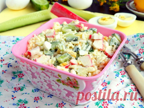 Салат с рисом, крабовыми палочками, огурцом и кукурузой рецепт с фото пошагово - 1000.menu