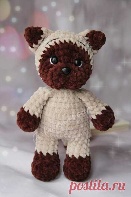 PDF Мини котик крючком. FREE crochet pattern; Аmigurumi animal patterns. Амигуруми схемы и описания на русском. Вязаные игрушки и поделки своими руками #amimore - плюшевый котик, кот, кошечка из плюшевой пряжи, кошка, котёнок.