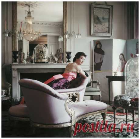 Model Chislaine de Bosisson in the Paris home of Elsa Schiaparelli

Photo Mark Shaw