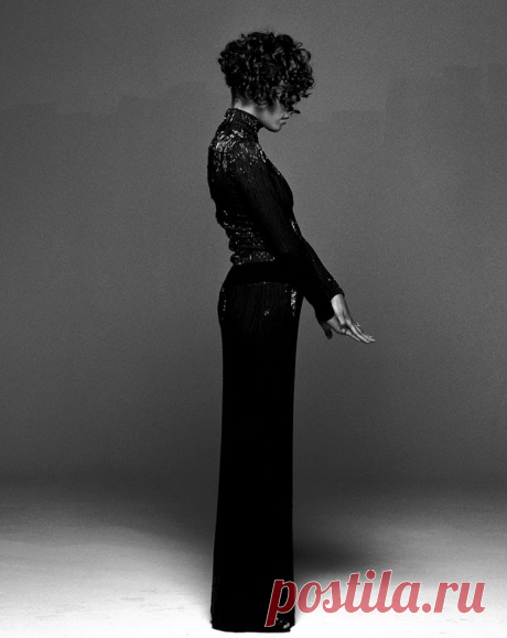 Уитни Хьюстон (Whitney Houston) в фотосессии Мишеля Комте (Michel Comte) для журнала Vanity Fair (1992).