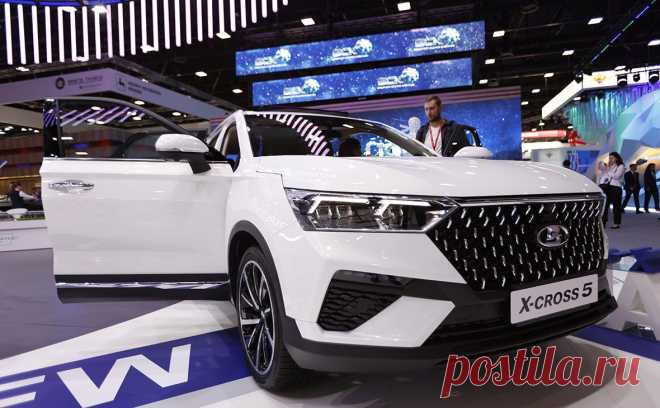 Минпромторг назвал сроки начала продаж созданного с Китаем Lada X-Cross 5. Продажи кроссовера Lada X-Cross 5, созданного АвтоВАЗом в сотрудничестве с китайским партнером, начнутся в третьем квартале 2023 года.