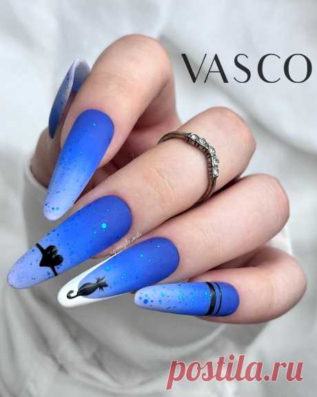 Синий дизайн ногтей с котиком на длинные ногти