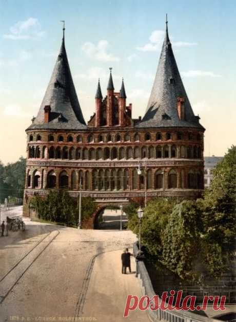Lübeck, Germany | Castles mermaids and fantasy | Марципан, Германия и Ворота